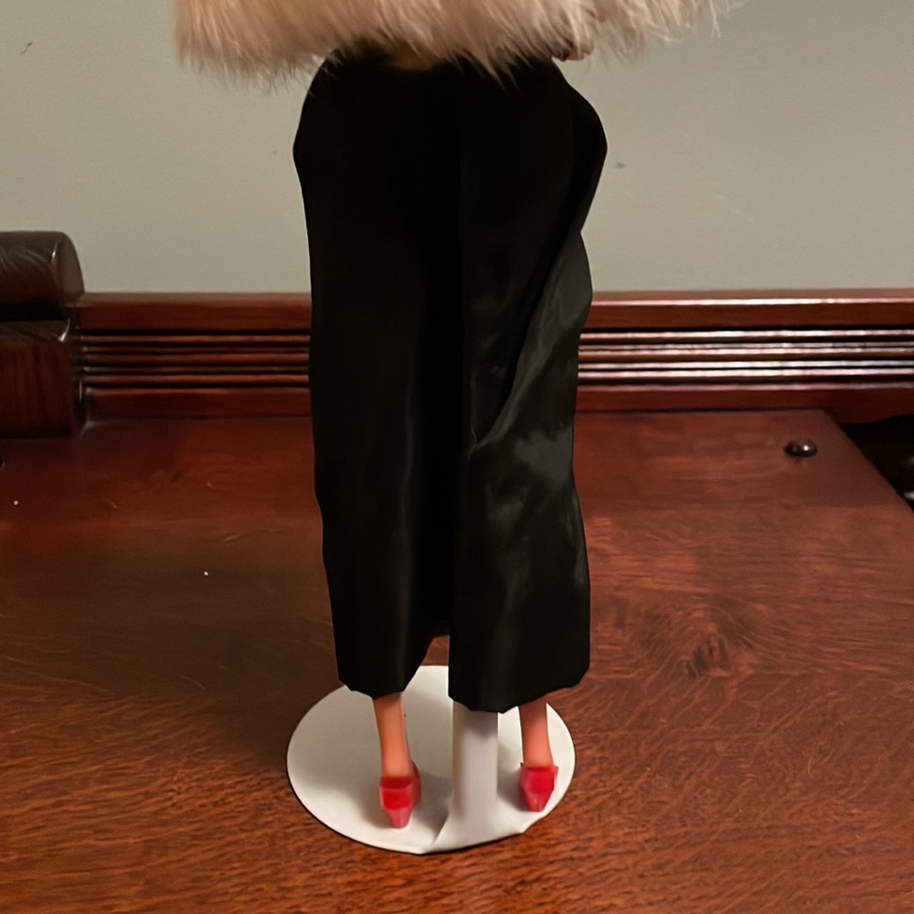 1980s Barbie wearing handmade outfit with real fur. - Picture 10 of 16